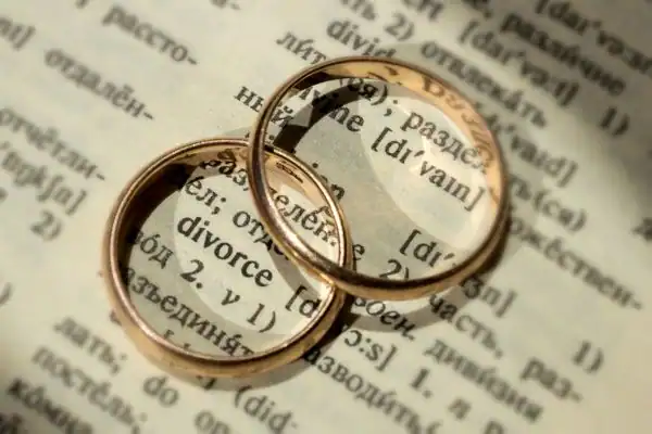 Image of rings removed before divorce mediation Wareham